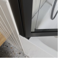 Душевая шторка на ванну BelBagno LUCE-VF-11-80/145-C-NERO