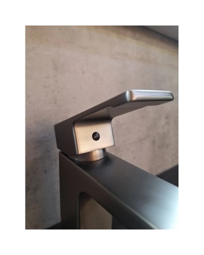 Смеситель для раковины AltroBagno Lamberto AltroBagnoLamberto0139GrMt оружейная сталь