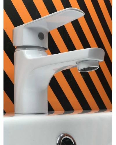 Смеситель для раковины Orange Loop M26-021W Белый