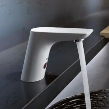 Электронный смеситель для раковины без донного клапана Kludi Balance White 5220091