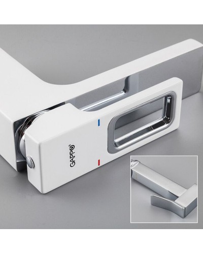 Смеситель для раковины Gappo G17-8 G1017-1 с гигиеническим душем Белый Хром