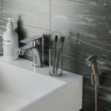 Смеситель для раковины Paini Garda 76CR205/574 с гигиеническим душем Хром