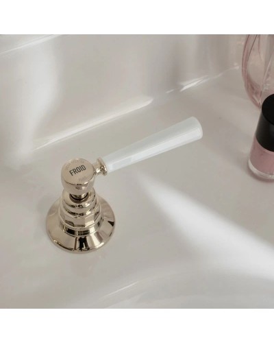 Смеситель для раковины с донным клапаном Jacob Delafon Cleo 1889 E24305-BGG