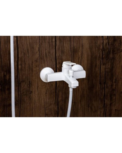 Смеситель для ванны Orange OneLife P02-100w Белый