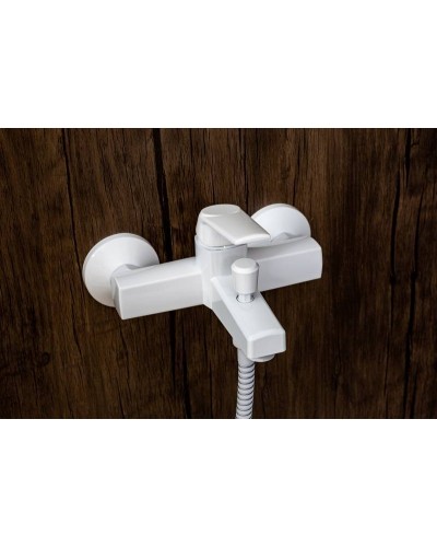 Смеситель для ванны Orange OneLife P02-100w Белый