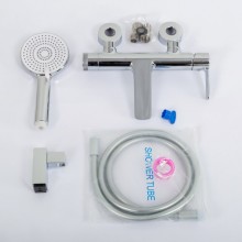 Смеситель для ванны и душа в комплекте с ручным душем, шлангом и держателем CEZARES LUX-VD-01