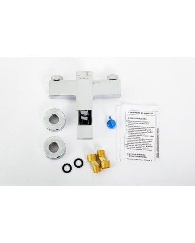 Смеситель для ванны и душа в комплекте с ручным душем, шлангом и держателем BelBagno ROM-VASM-CRM