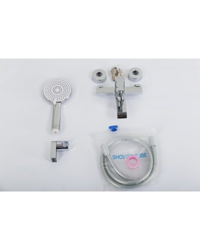 Смеситель для ванны и душа в комплекте с ручным душем, шлангом и держателем BelBagno AURORA-VASM-CRM